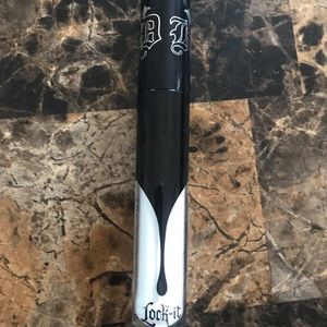 Kat Von D concealer